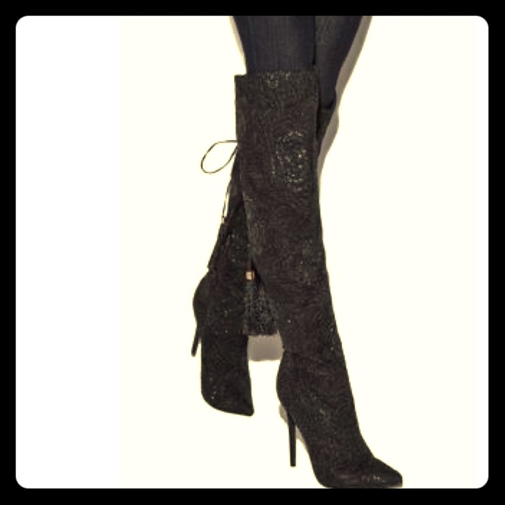 FLORAL LACE BOOTS NIB